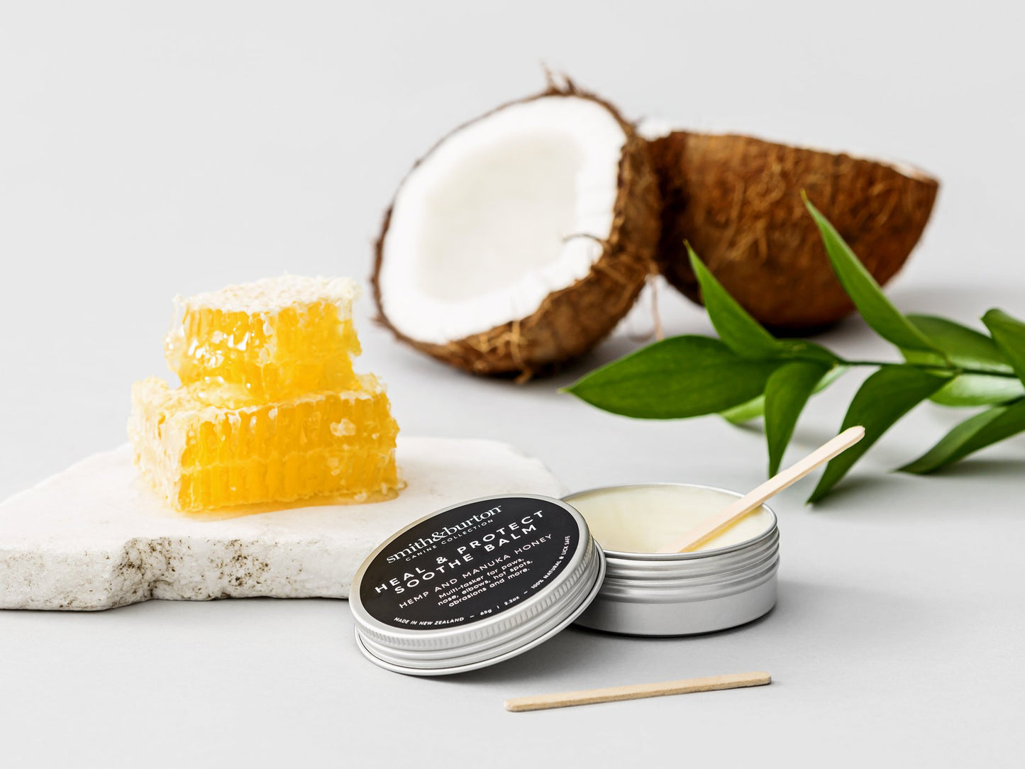 Bálsamo Reparador Natural para Perros con Miel de Manuka – smith&burton | Cura y Protege Patas, Nariz y Codos (65g)